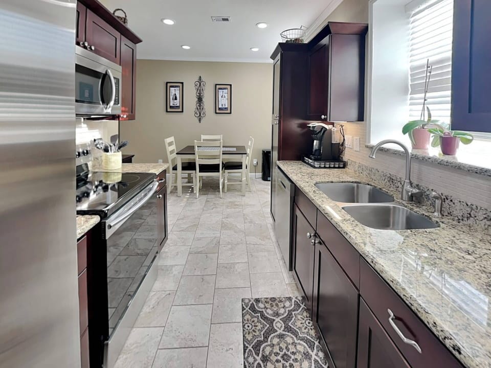 Condo (1 Bedroom) | Property amenity