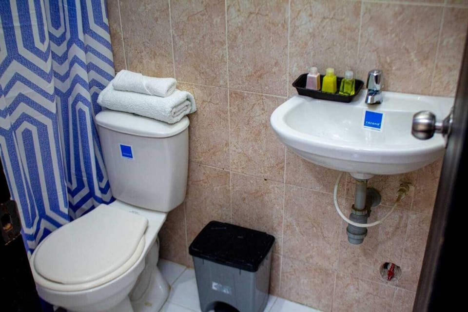 Premium Triple Room | Bathroom | Free toiletries