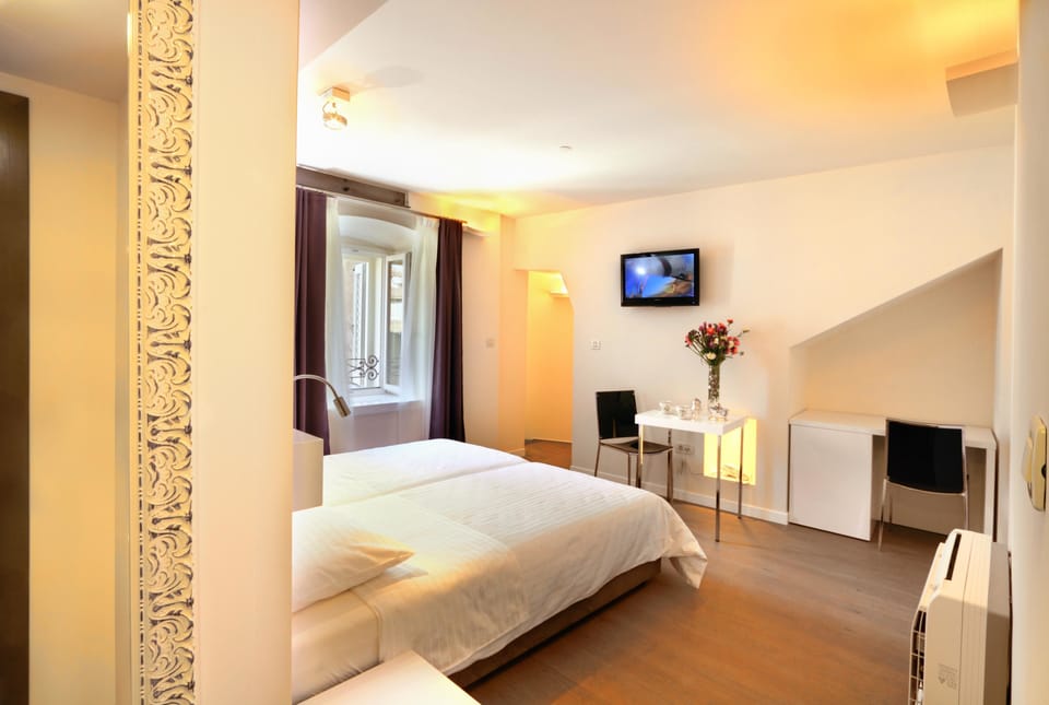 Superior Double or Twin Room, City View | Premium bedding, minibar, in-room safe, desk