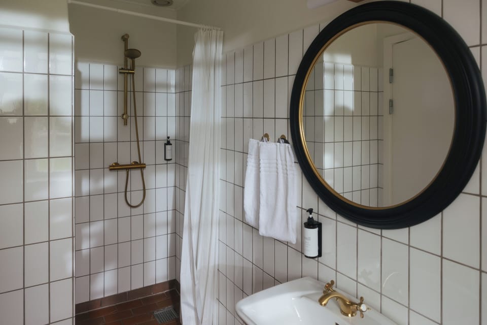 Small Double Room (160cm bed) | Bathroom | Shower, eco-friendly toiletries, hair dryer, towels