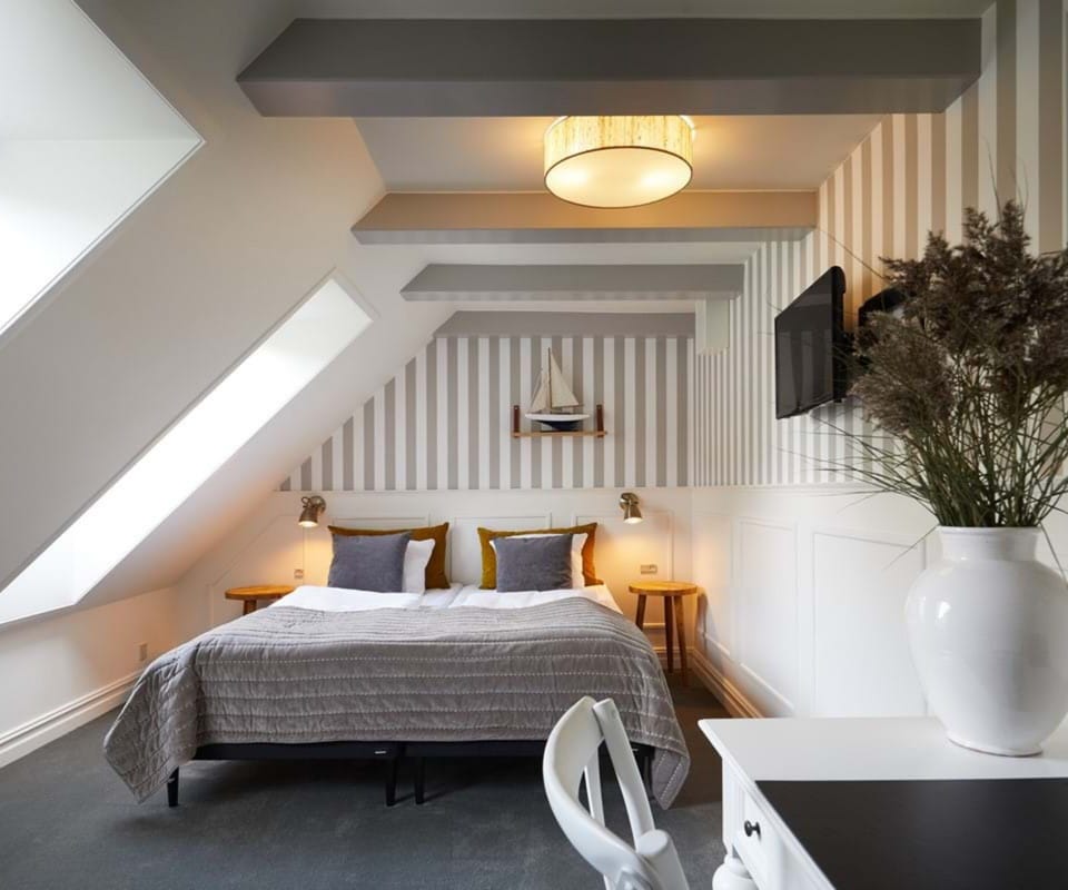 Comfort Double Room, Garden View | Hypo-allergenic bedding, desk, iron/ironing board, cribs/infant beds