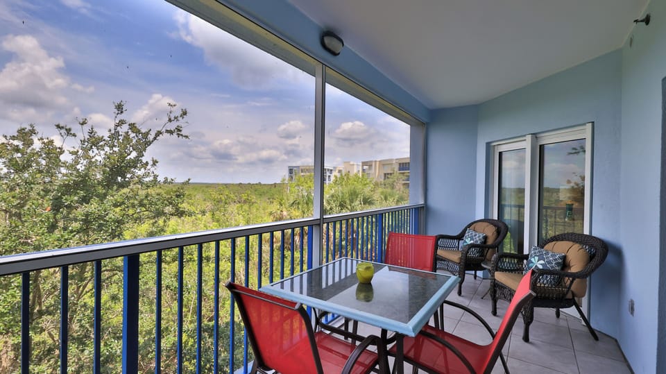 Relish private views overlooking the estuary while enjoying your morning coffee!