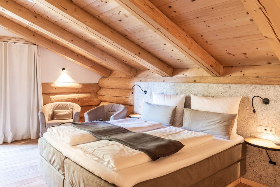 Luxury chalet natural log cabin, 165sqm, 3 bedrooms, 2 bathrooms, fireplace, terrace with jacuzzi Apartment in Ruhpolding