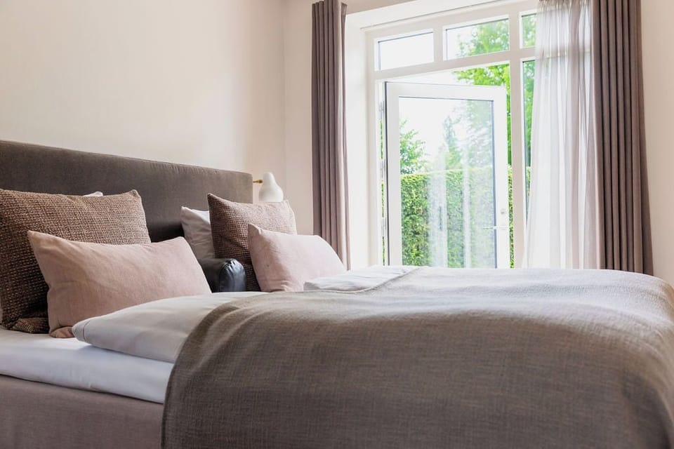 Twin Room | Premium bedding, desk, laptop workspace, soundproofing