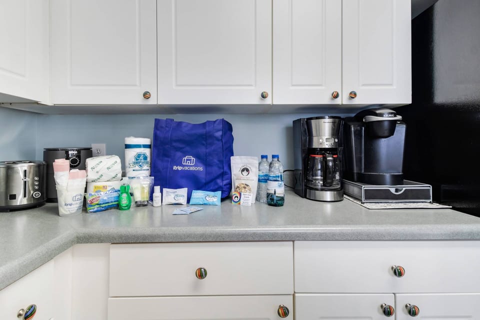 Complementary Bag for your 1st Night at iTrip Properties. Linens are included at no charge. Lots of Small Appliances.