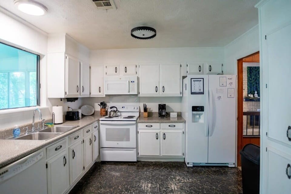 Fully equipped space for cooking