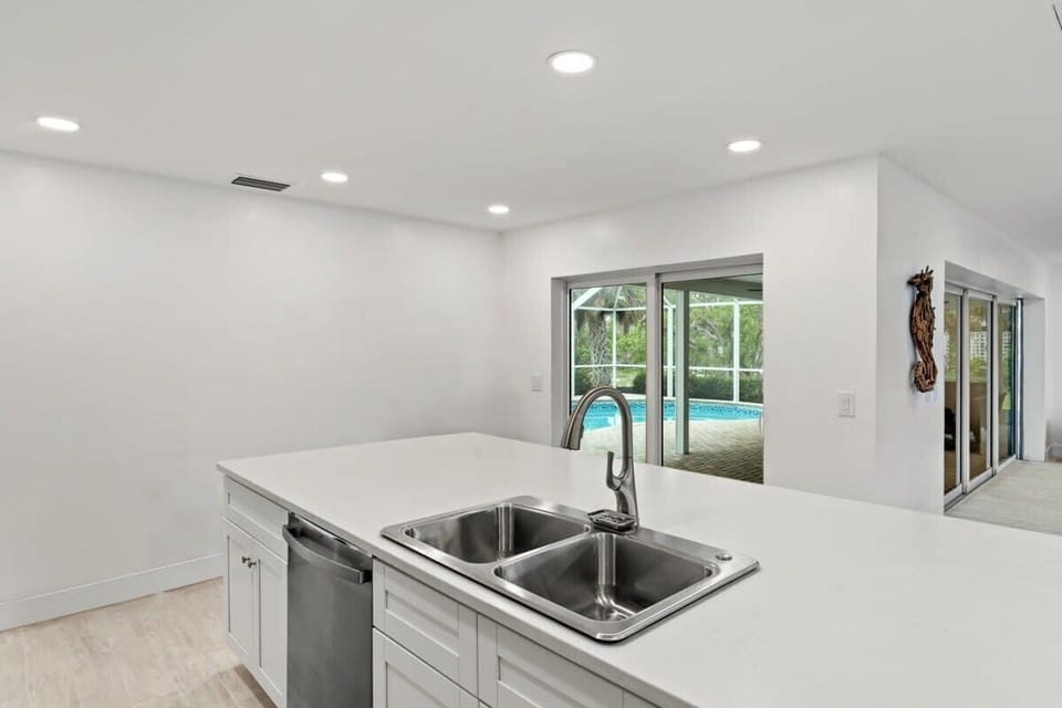 Kitchen island facing pool