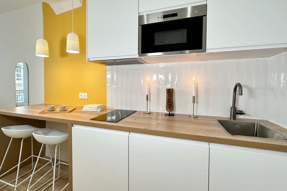 Well equipped kitchen & dining area
