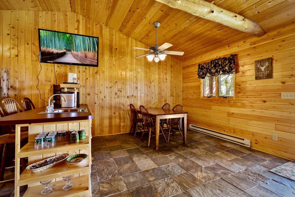 Guest cabin kitchenette/dining area