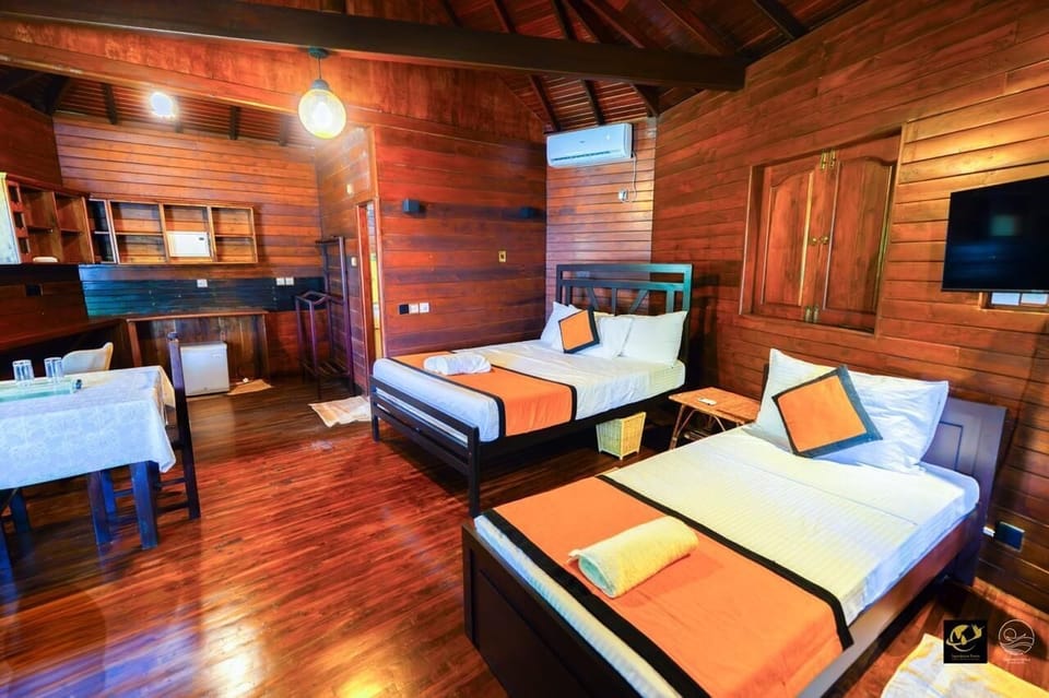 Deluxe Room | In-room safe, desk, laptop workspace, blackout drapes