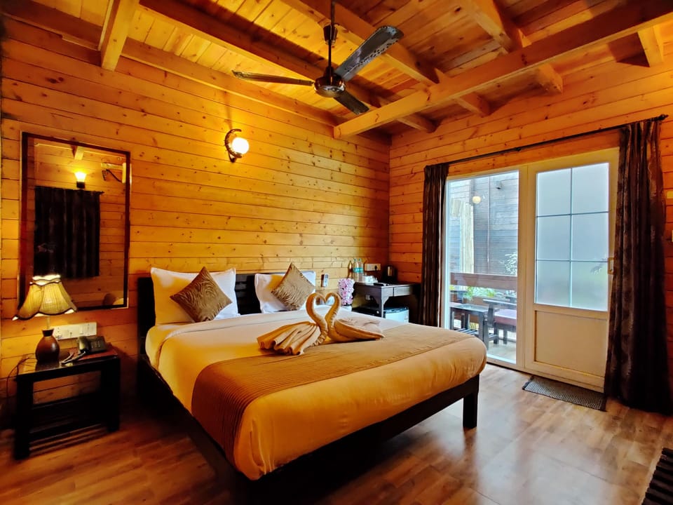 Deluxe Swiss Cottage | Minibar, in-room safe, desk, iron/ironing board