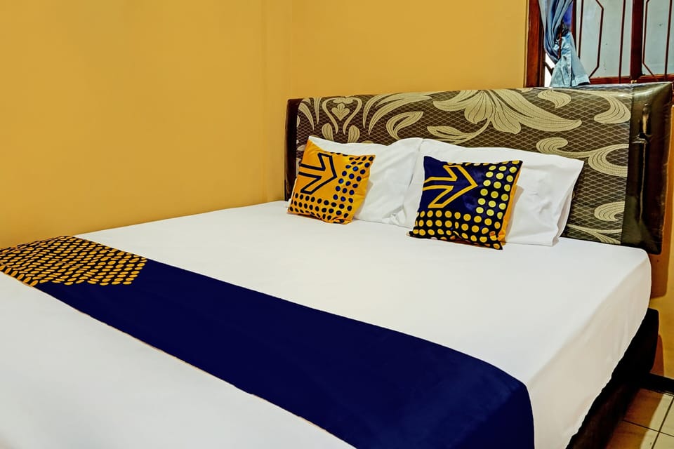 Basic Double Room | Laptop workspace, free WiFi, bed sheets