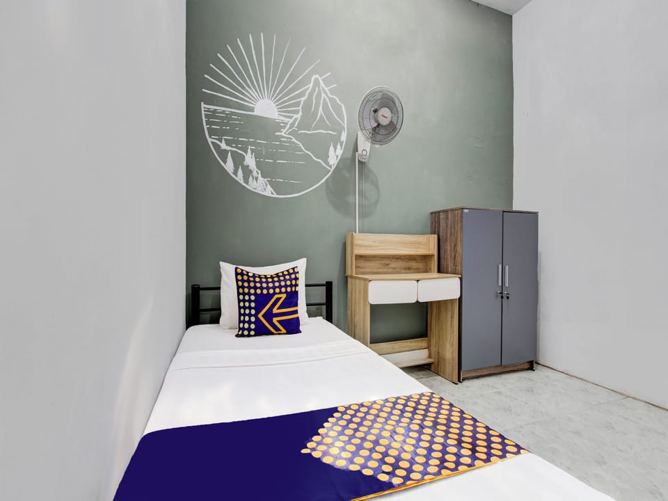 Basic Single Room | Desk, laptop workspace, free WiFi, bed sheets