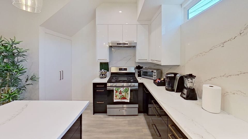 KITCHEN -- View 3D Virtual Tour of the Property Here: https://tinyurl.com/477rz42s