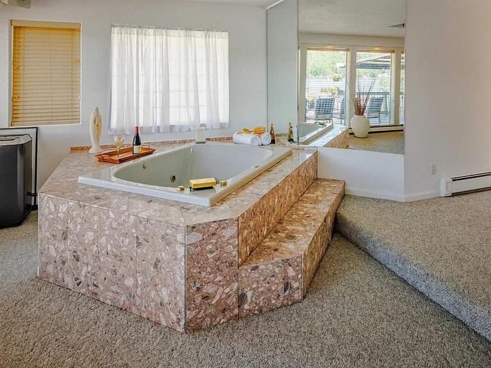 Bedroom #1 -Jacuzzi in master suite