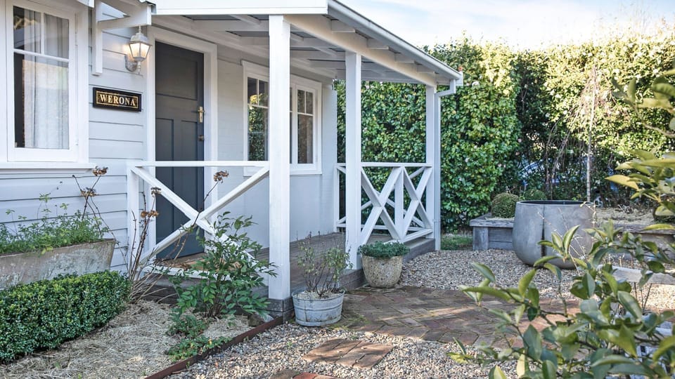 Burrawang Village location | 8km to Robertson
