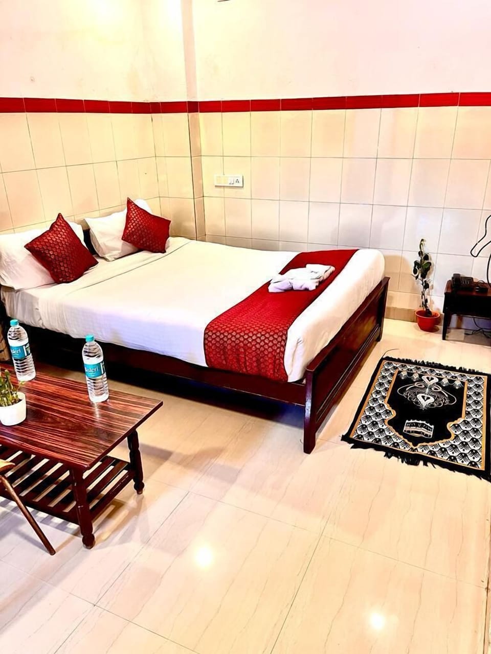 Comfort Double Room | In-room safe, iron/ironing board, free WiFi
