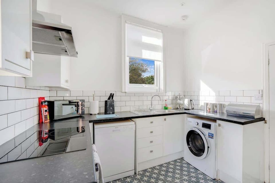 Family-friendly kitchen oasis equipped with all essentials, including a washer & dryer, oven, fridge and full cookware set.