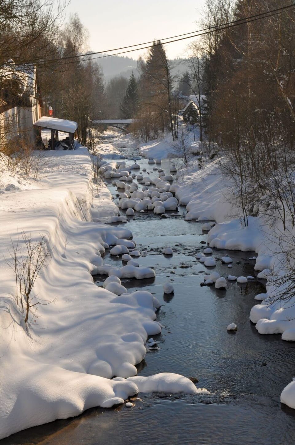 Water Resources, Sky, Snow, Plant, Natural Landscape, Branch, Water, Tree, Sunlight, Watercourse