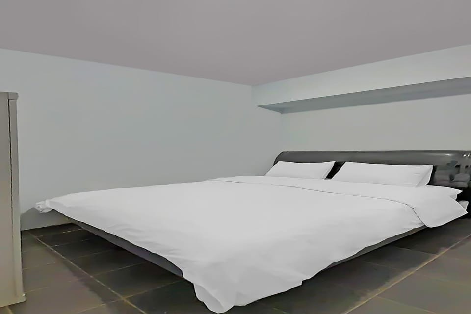 Economy Double Room | Desk, laptop workspace, WiFi (free), bed sheets