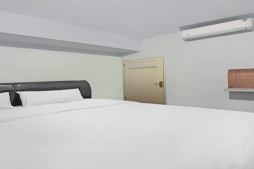 Economy Double Room | Desk, laptop workspace, WiFi (free), bed sheets