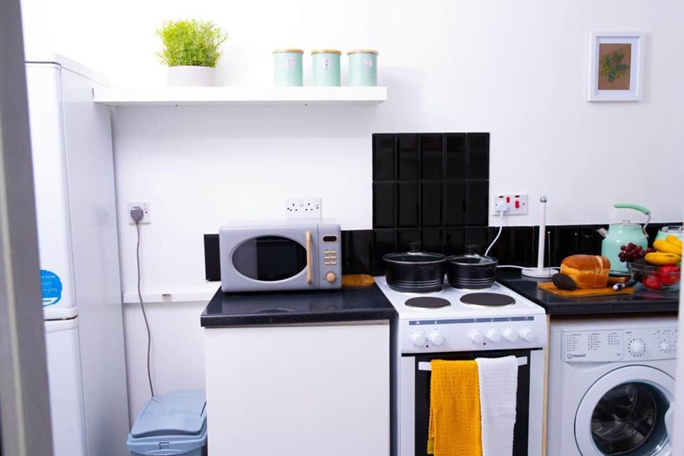 Apartment | Private kitchen | Fridge, microwave, oven, stovetop