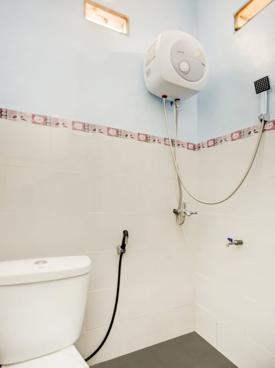 Standard Double Room | Bathroom | Shower, towels
