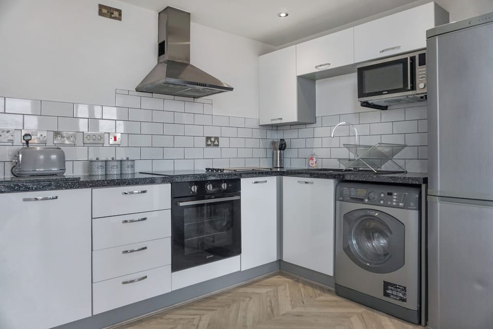 Apartment | Private kitchen | Fridge, microwave, oven, stovetop