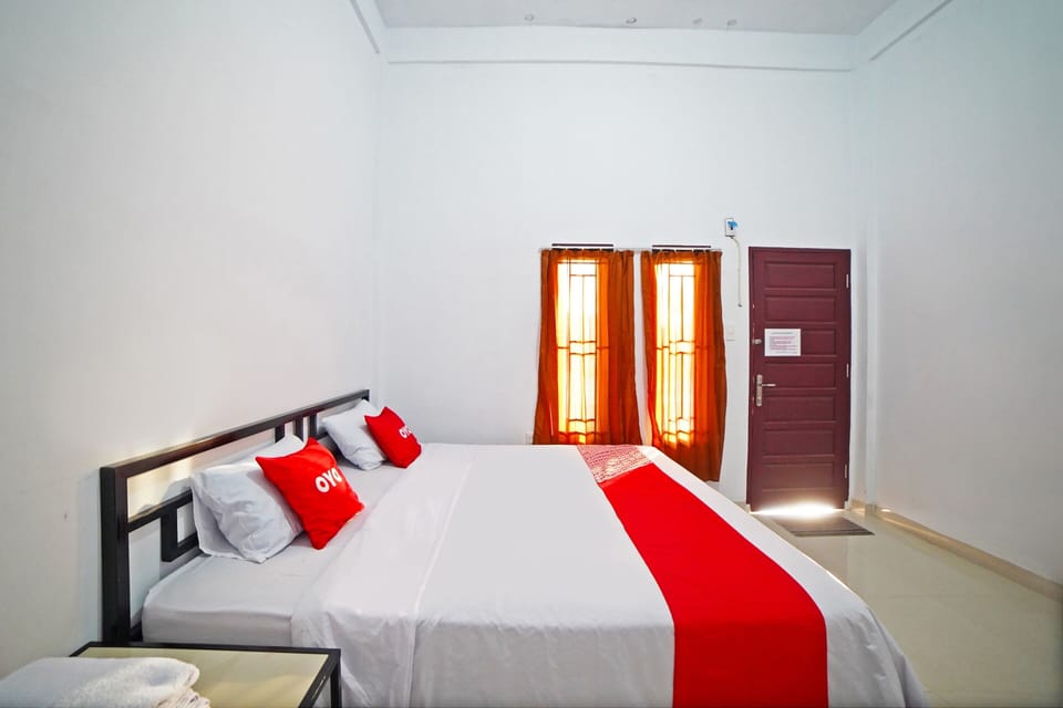 Deluxe Double Room | Desk, laptop workspace, WiFi (free), bed sheets