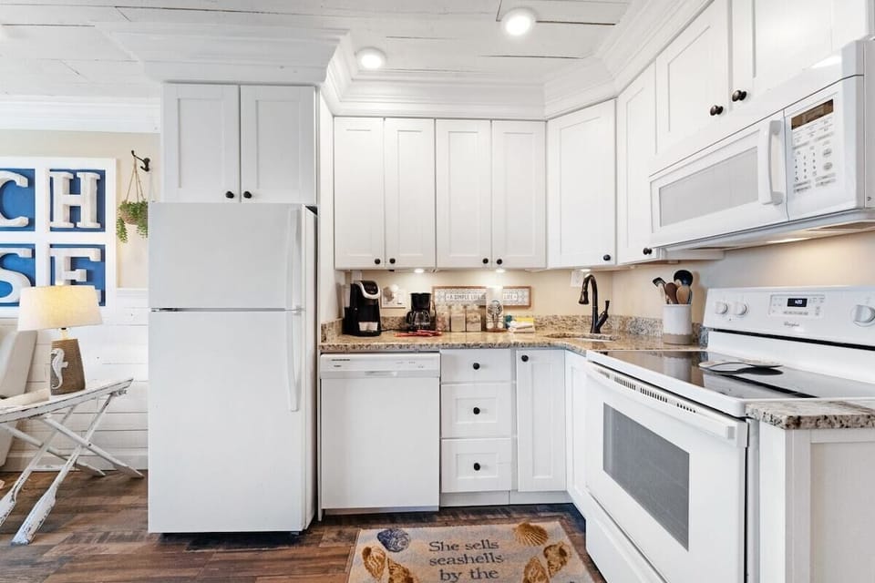 Full kitchen