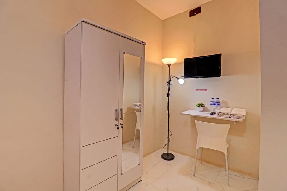 Standard Double Room | Laptop workspace, bed sheets