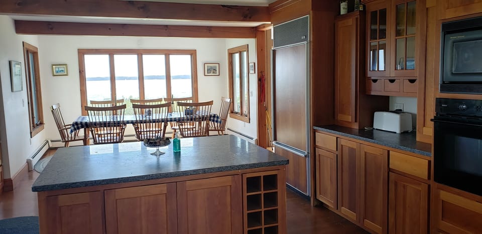 Gourmet kitchen
