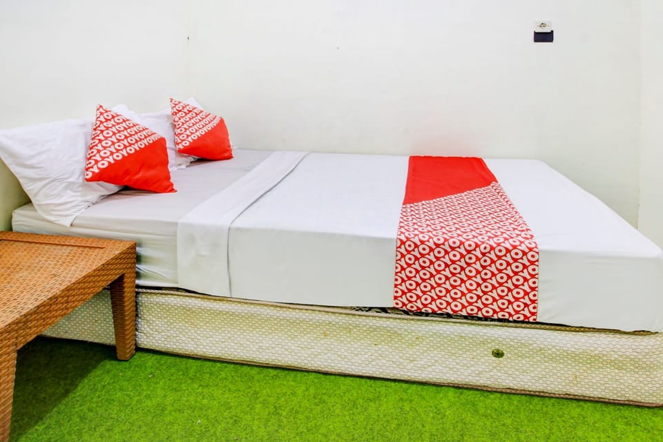 Economy Double Room | Desk, laptop workspace, WiFi (free), bed sheets