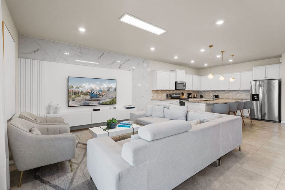 3233 Lilac Way (2).jpg