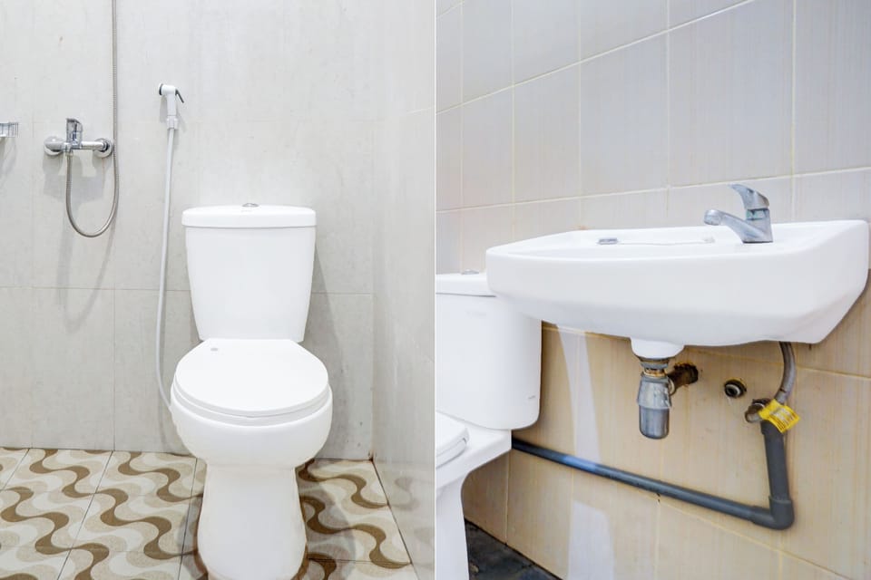 Standard Double Room | Bathroom | Shower, towels