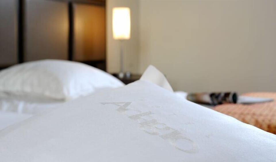 Down comforters, in-room safe, desk, cribs/infant beds