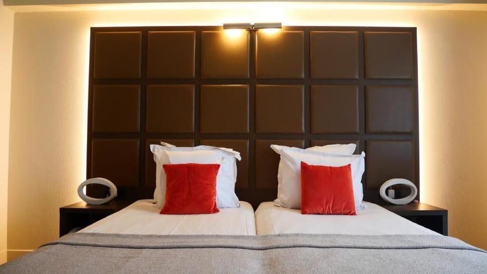 Down comforters, in-room safe, desk, laptop workspace