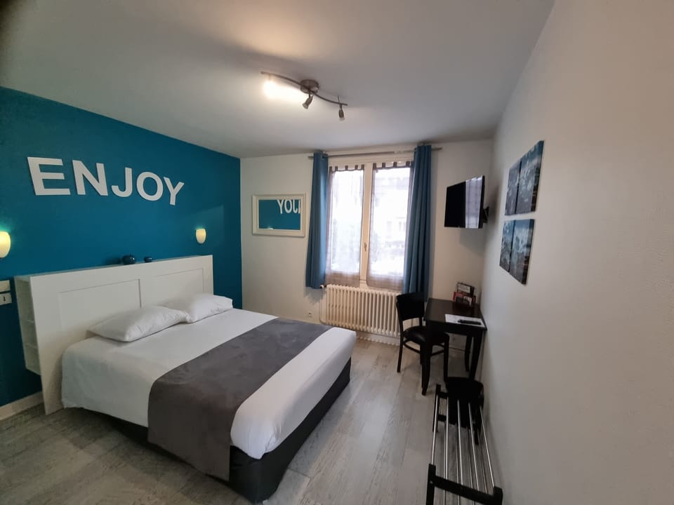 Classic Double Room | Desk, free WiFi, bed sheets