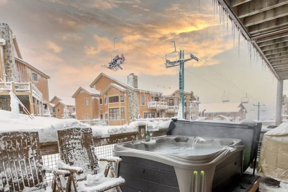Exclusive to guests of 446 Southwinds, indulge in your own private hot tub! Enjoy the ultimate relaxation and comfort after exhilarating days on the slopes, making your stay truly unforgettable.