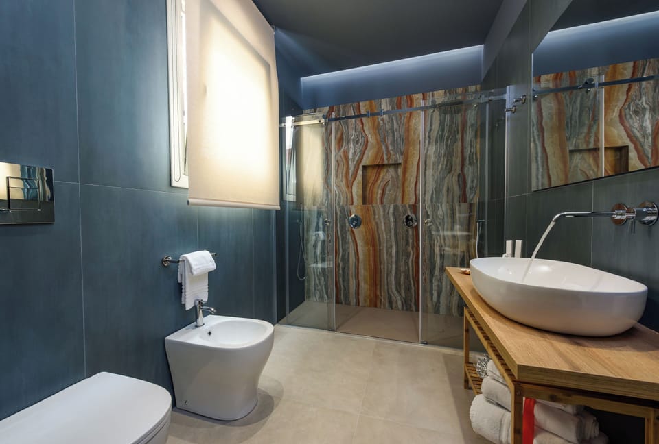 Superior Double or Twin Room | Bathroom | Shower, rainfall showerhead, hair dryer, bidet
