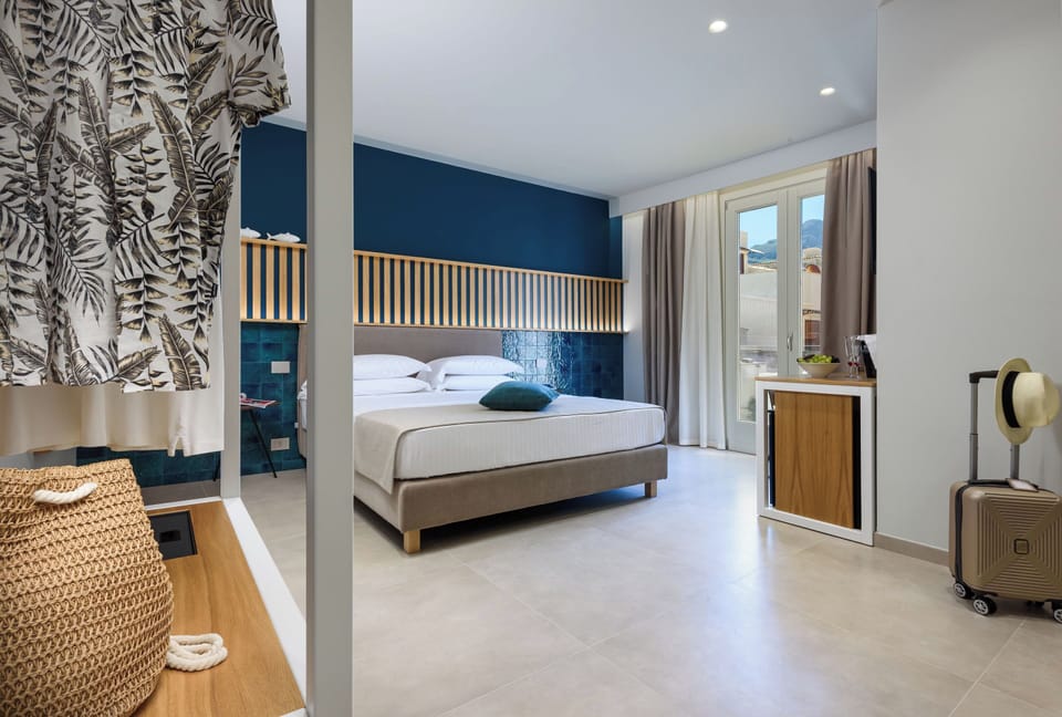 Comfort Double or Twin Room | Minibar, in-room safe, desk, free WiFi