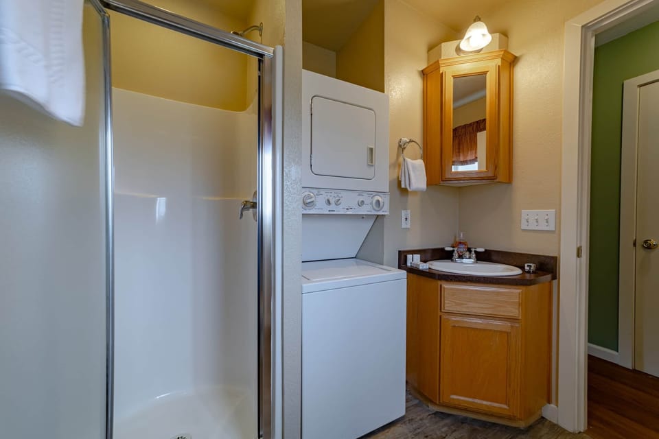 Prairie Creek B Bathroom 9-150