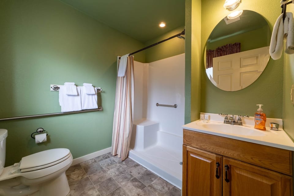Johnny Redwood B Bathroom 19-152