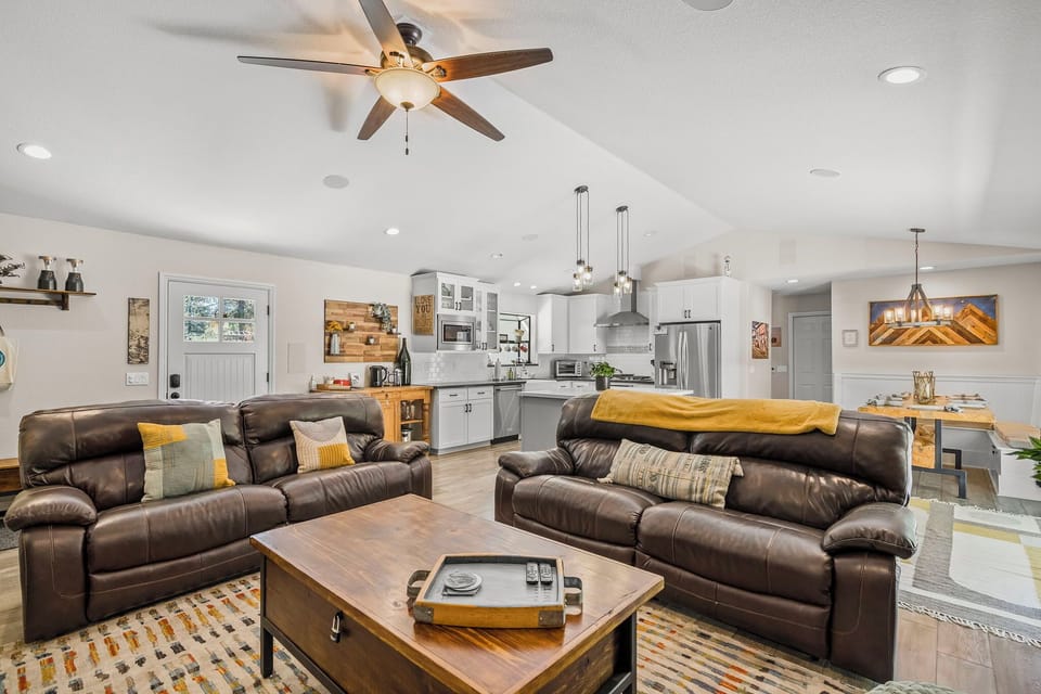 Gateway Getaway Living Room