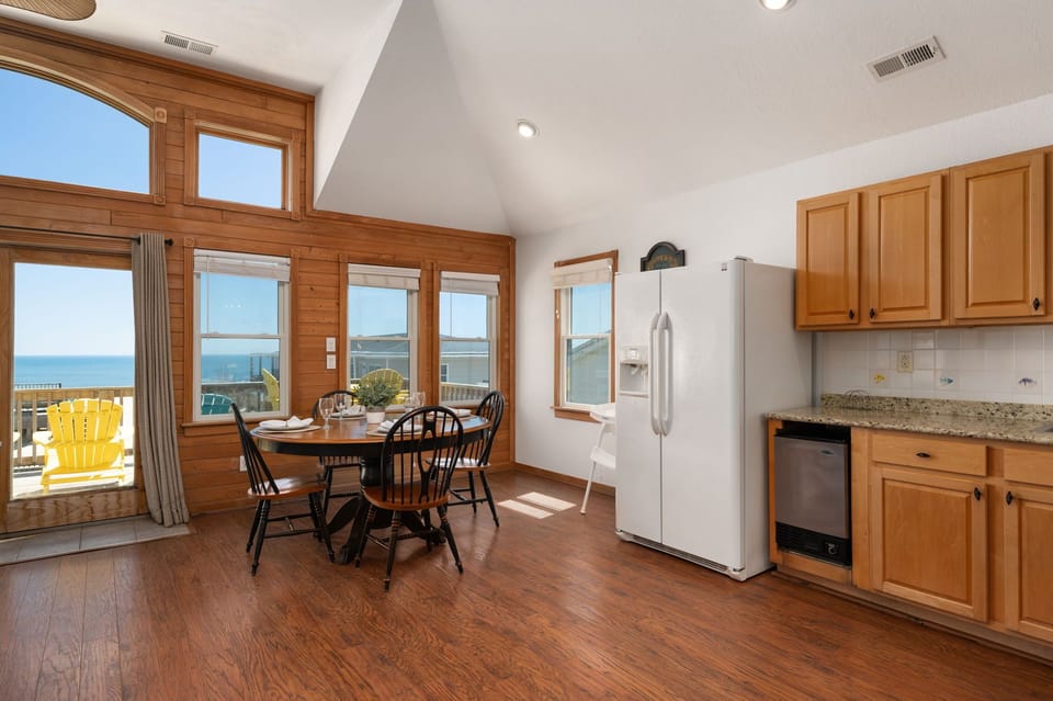 SNH241: Ocean Oasis | TL Breakfast Nook, Seating for 4 - Additional Full Size Fridge