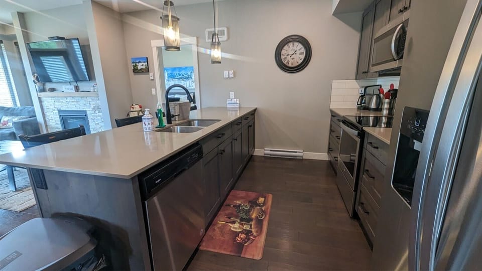 Condo, 2 Bedrooms | Private kitchen | Coffee/tea maker, fridge, oven, toaster