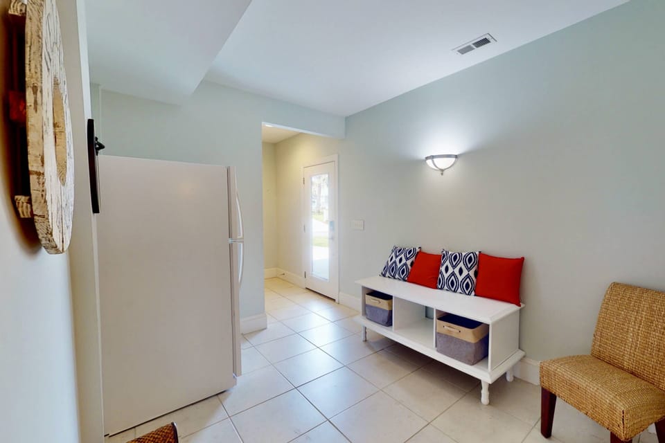 The 1st floor foyer comes with a fridge perfect to store beverages.