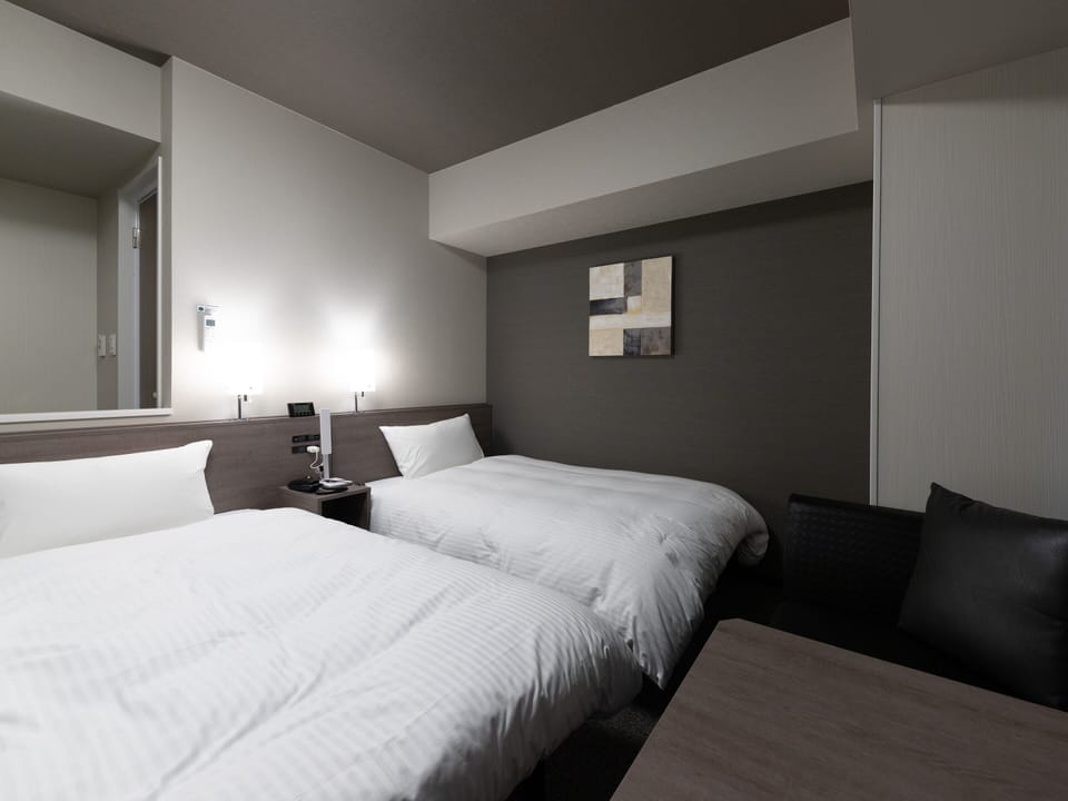 Comfort Twin Room, Non Smoking | Desk, iron/ironing board (on request), WiFi (free), bed sheets