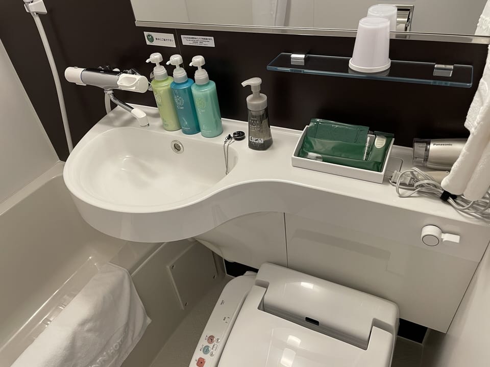 Combined shower/tub, free toiletries, hair dryer, slippers
