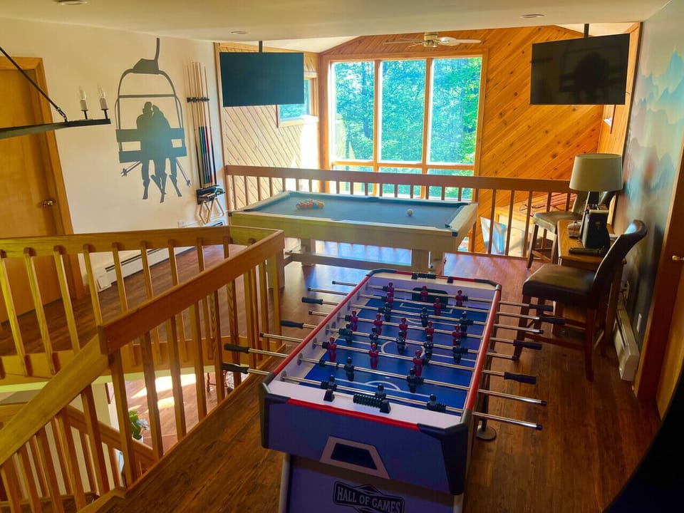 Loft w/ foosball, karaoke, pool table and video games